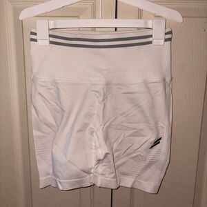 DOYOUEVEN DYE Scrunch Seamless Shorts - Bright White